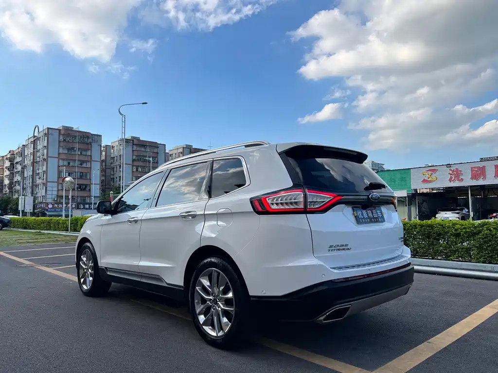 Edge EcoBoost 245 4 WD Supreme Sharp 7-seat