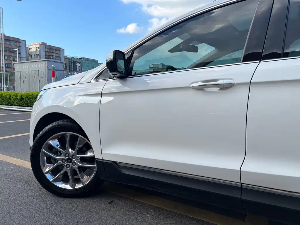 Edge EcoBoost 245 4 WD Supreme Sharp 7-seat