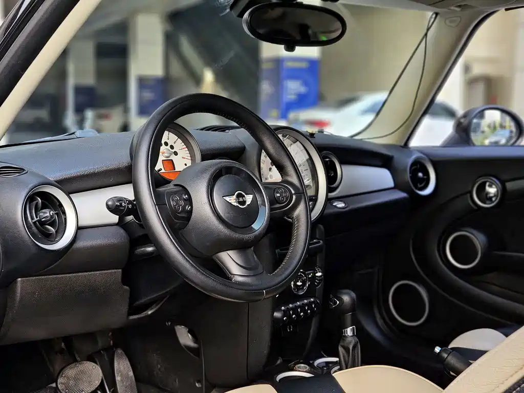 MINI CLUBMAN 1.6 L COOPER Fun