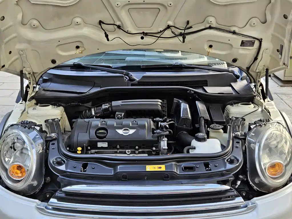 MINI CLUBMAN 1.6 L COOPER Fun
