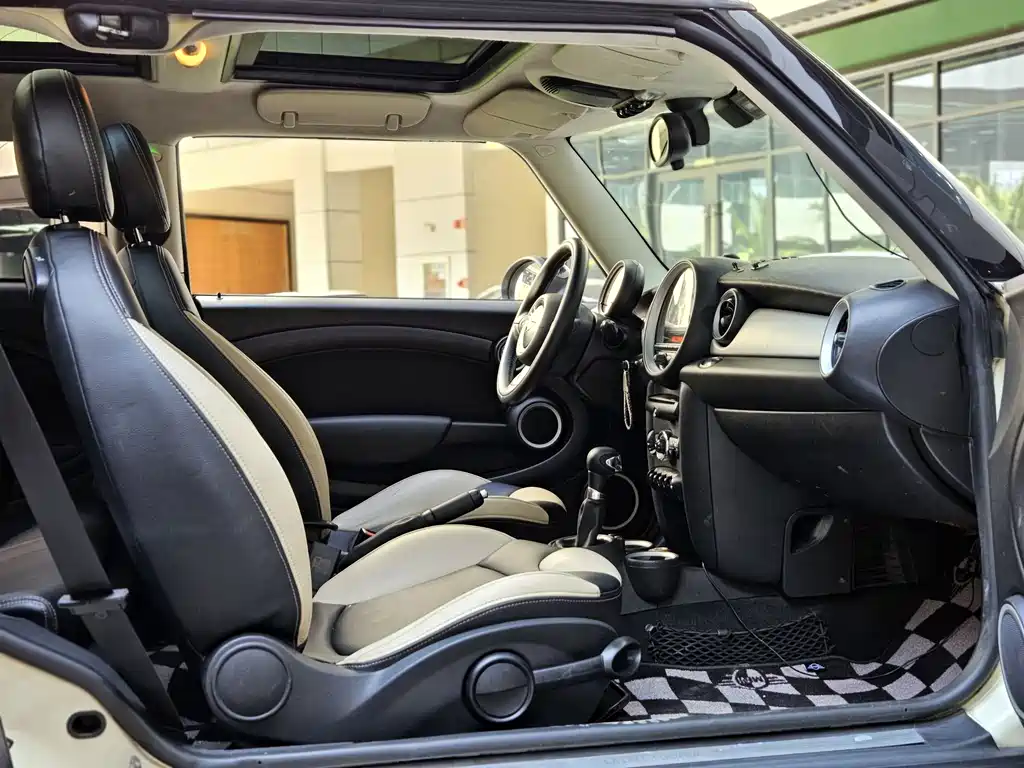 MINI CLUBMAN 1.6 L COOPER Fun