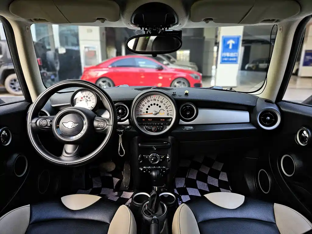 MINI CLUBMAN 1.6 L COOPER Fun