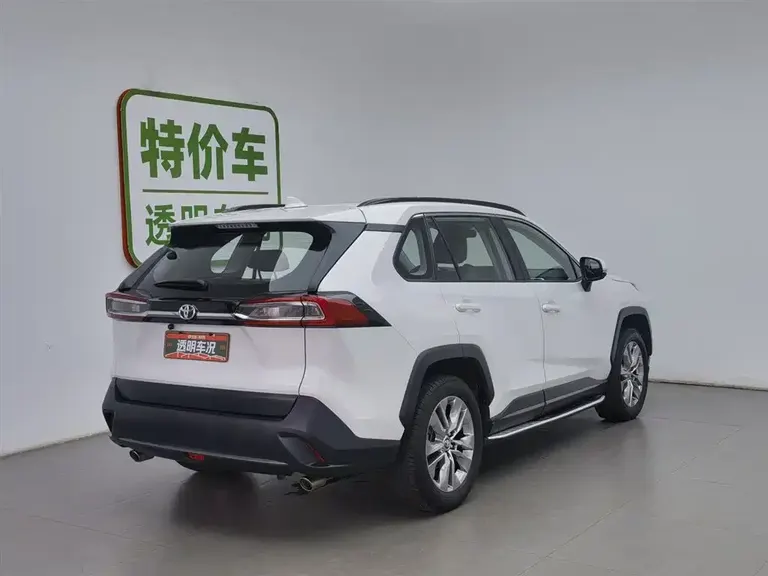 Toyota Wildlander 2.0 L CVT 2 WD Leading