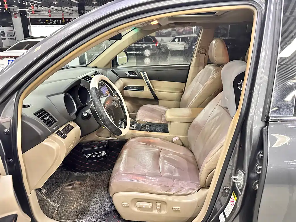 Highlander 2.7 L 2 WD 7-seat Luxury