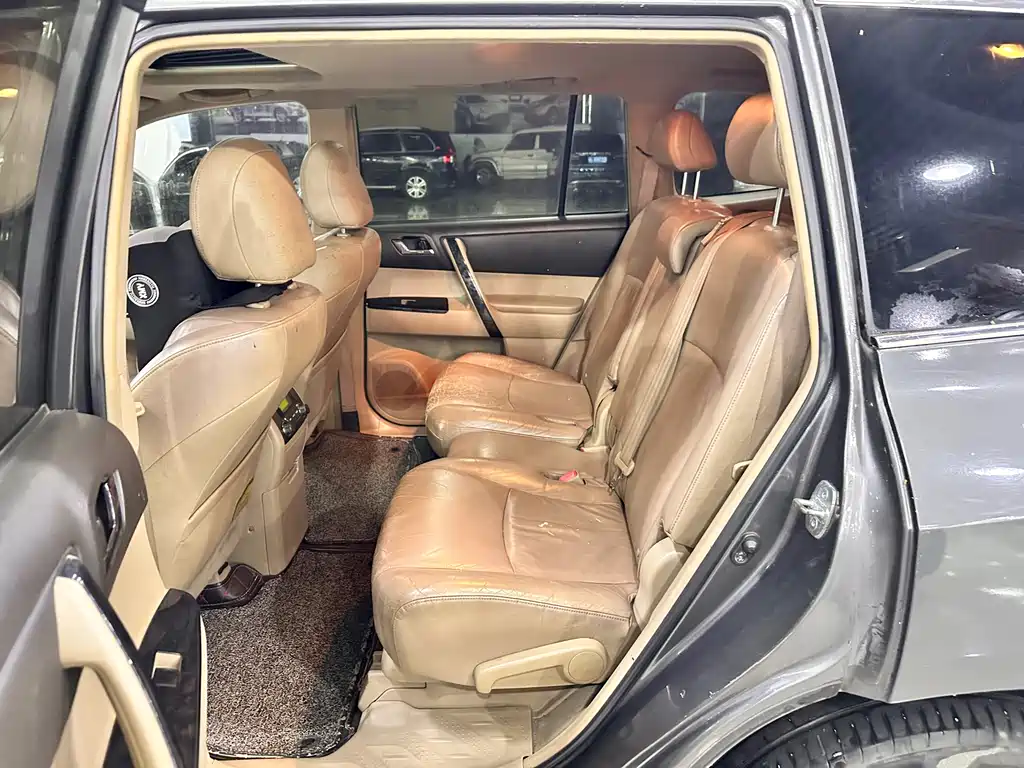 Highlander 2.7 L 2 WD 7-seat Luxury