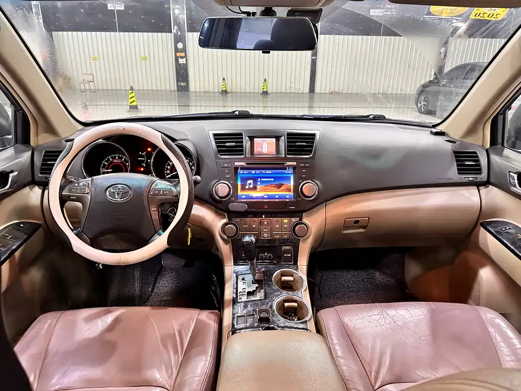 Highlander 2.7 L 2 WD 7-seat Luxury