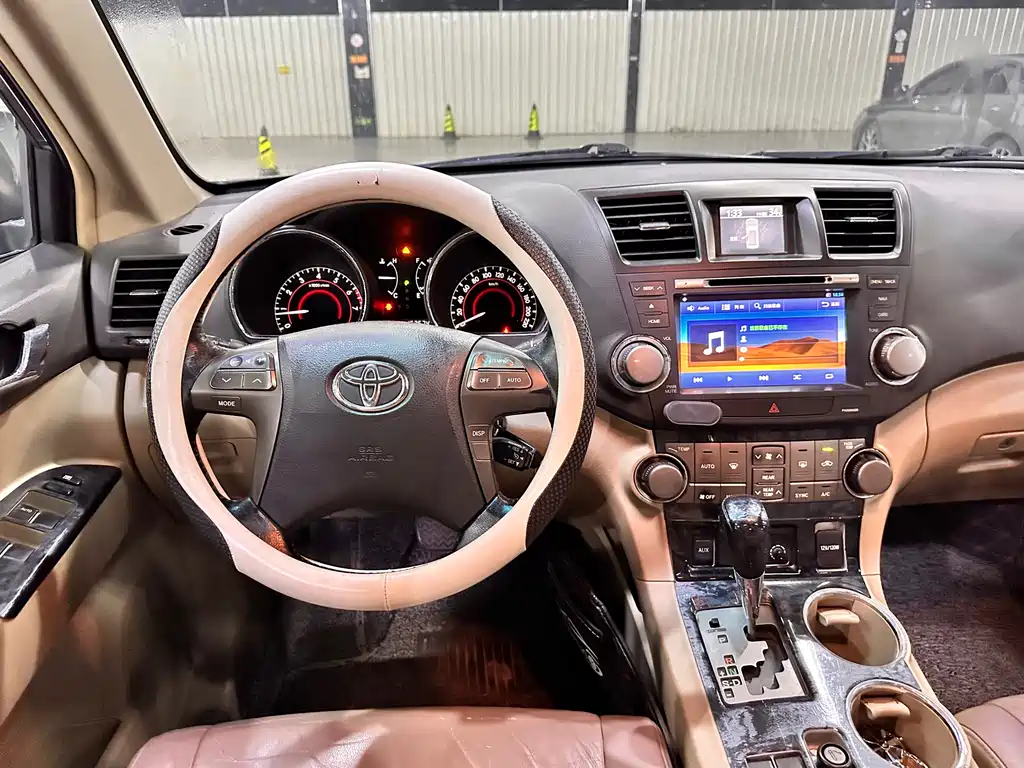 Highlander 2.7 L 2 WD 7-seat Luxury