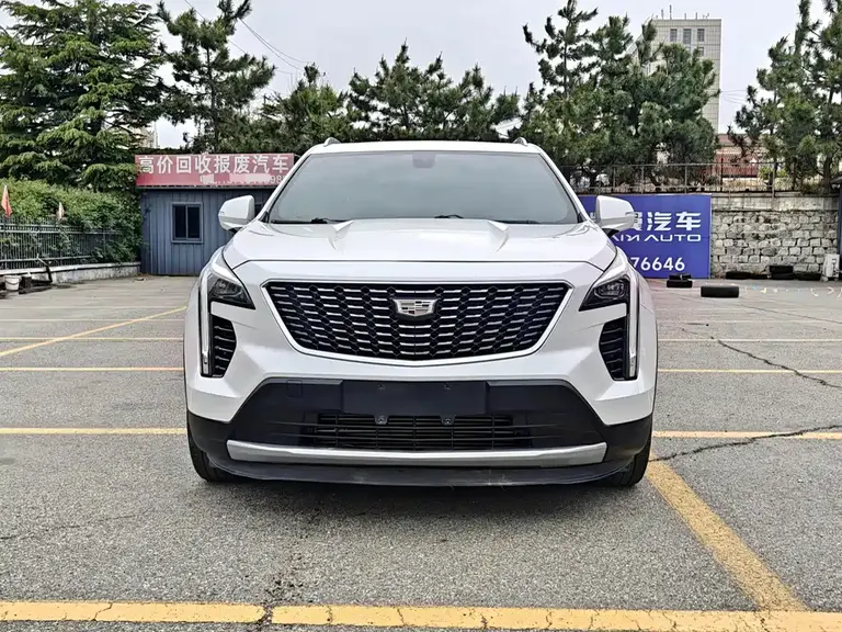 Cadillac XT4 28 T 2 WD Leading