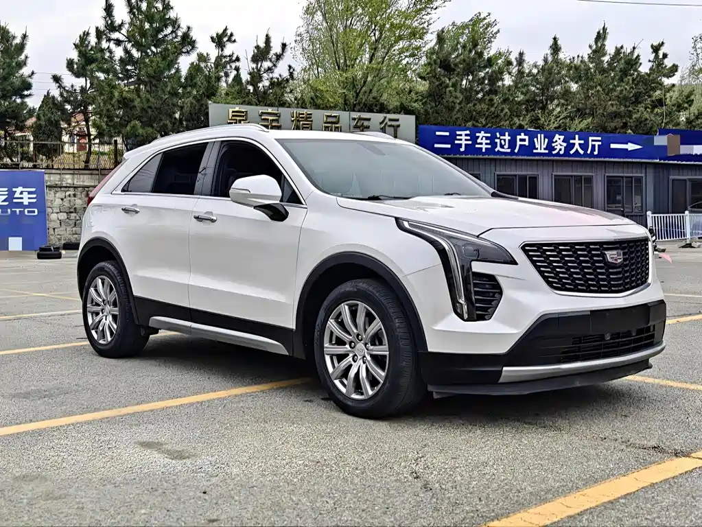 Cadillac XT4 28 T 2 WD Leading