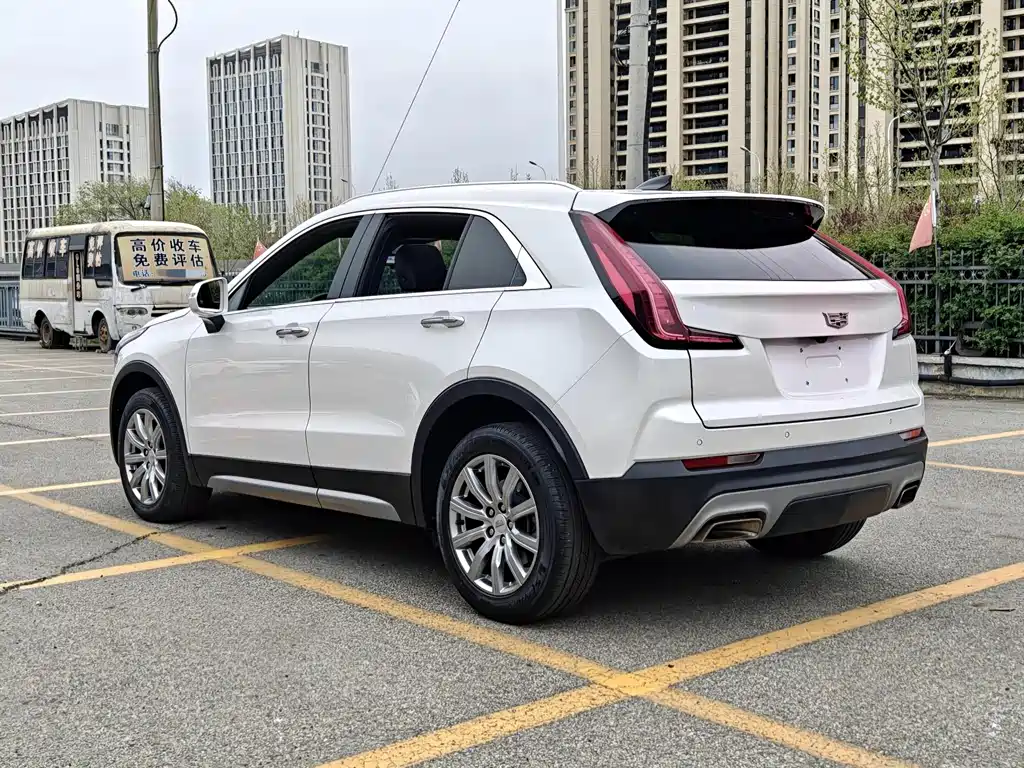 Cadillac XT4 28 T 2 WD Leading