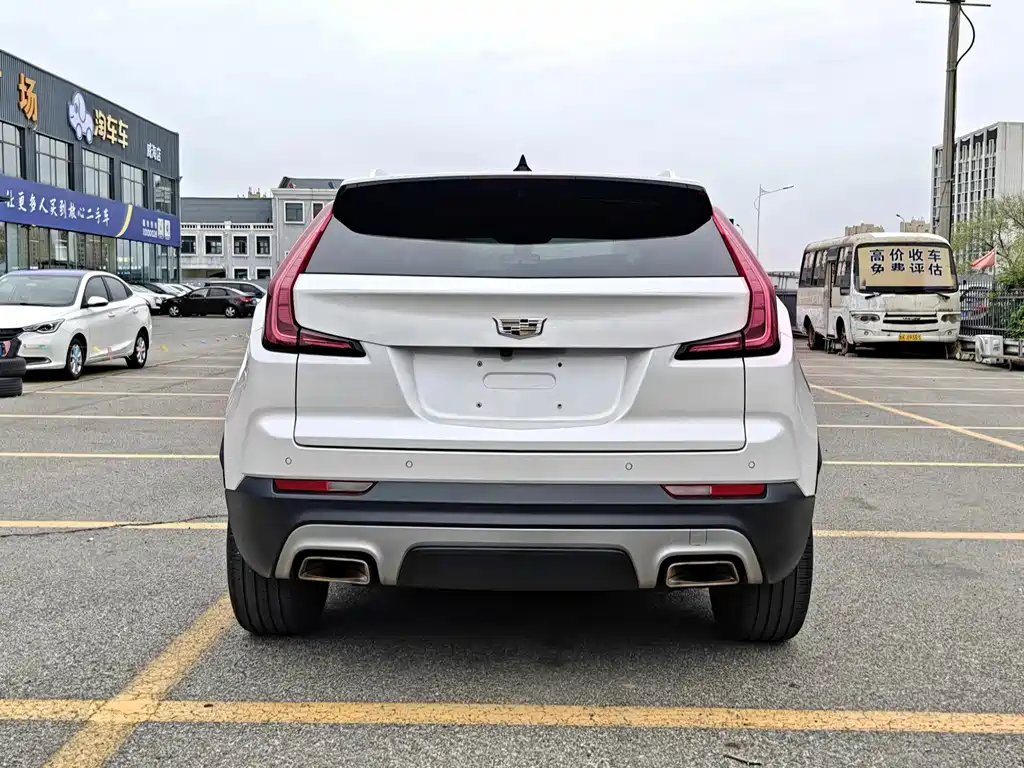Cadillac XT4 28 T 2 WD Leading