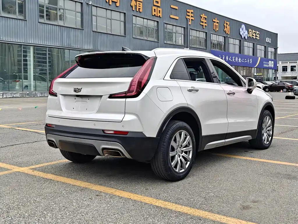 Cadillac XT4 28 T 2 WD Leading