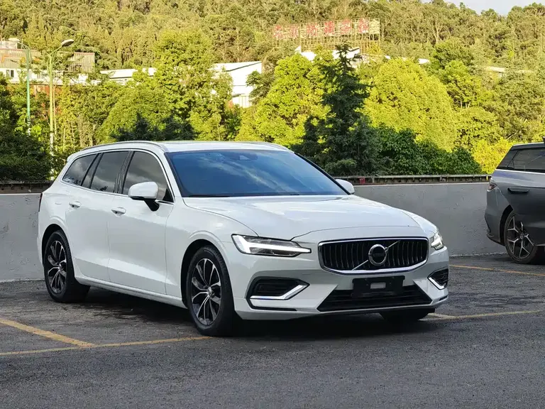 Volvo V60 沃尔沃V60 2021款 B4 智逸豪华版