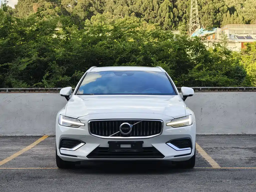 Volvo V60 沃尔沃V60 2021款 B4 智逸豪华版
