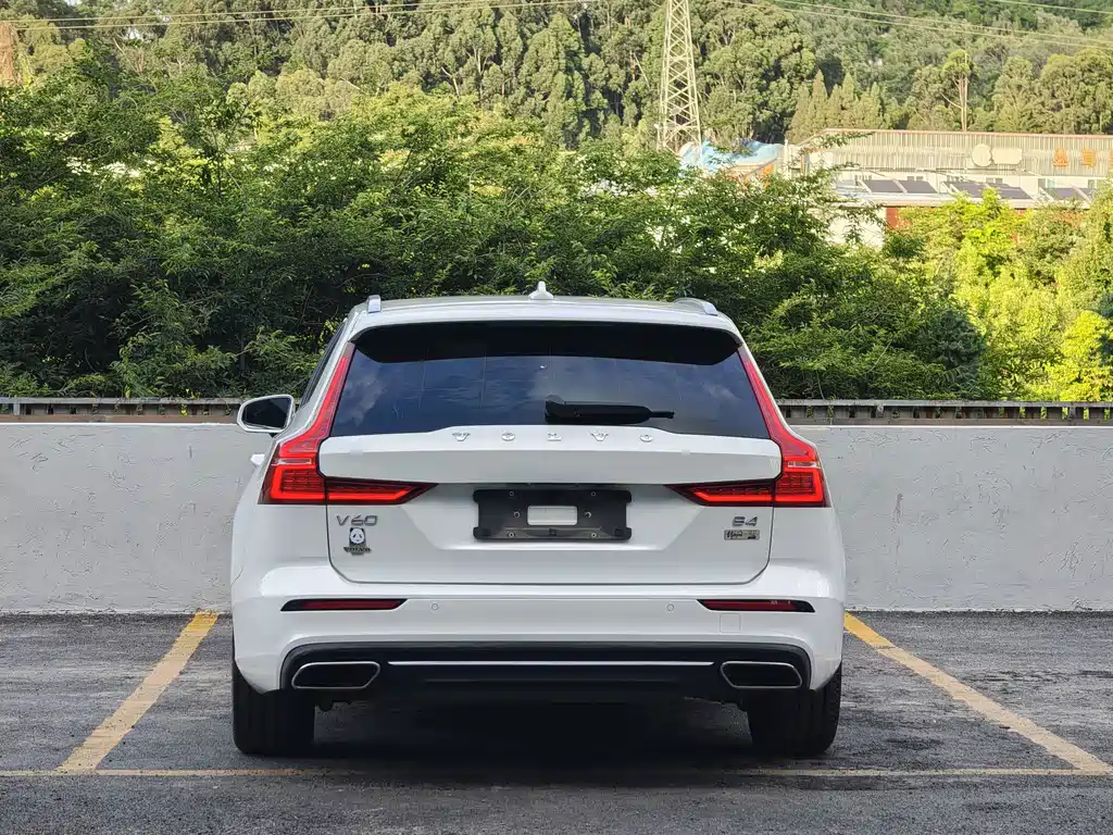Volvo V60 沃尔沃V60 2021款 B4 智逸豪华版