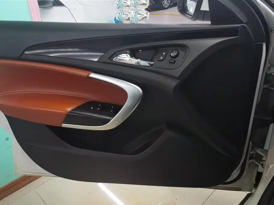 Regal 1.6 T Elite Tech