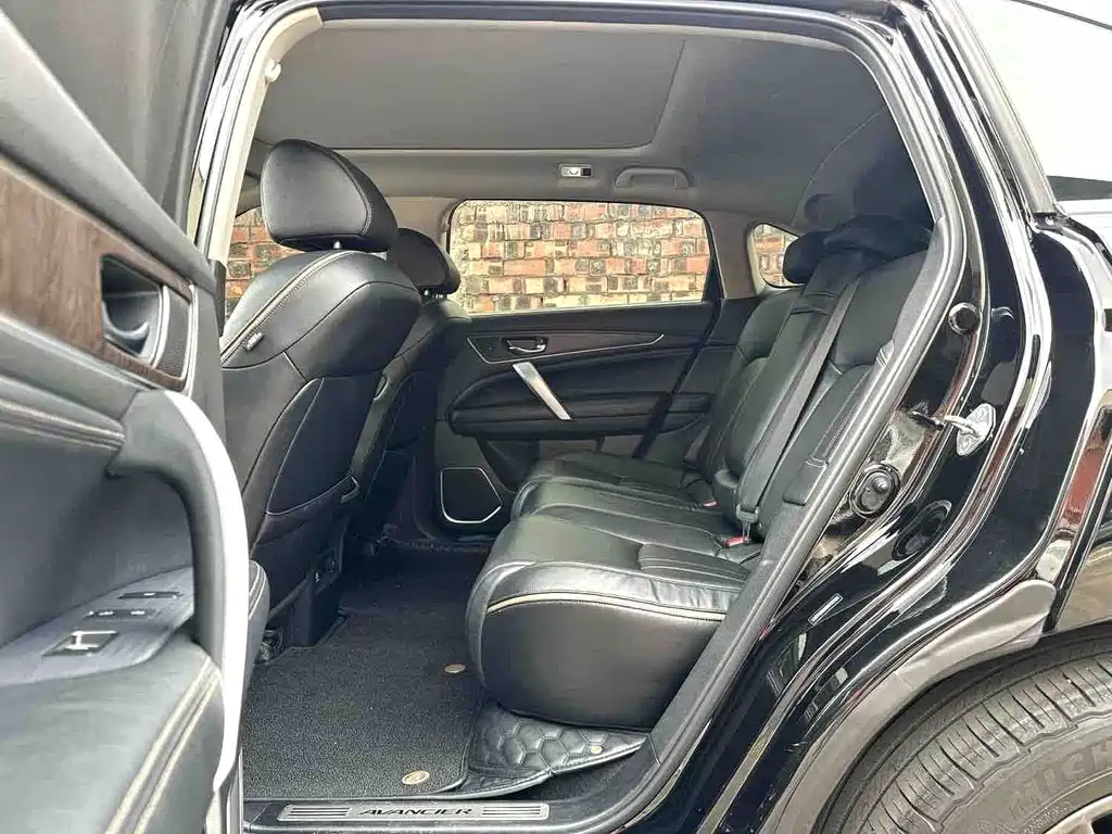 Avancier 370 TURBO 4 WD Premium