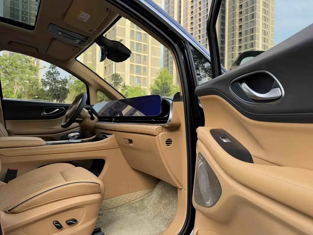 Voyah Dreamer Low Carbon Dream + Smart Enjoyment Package