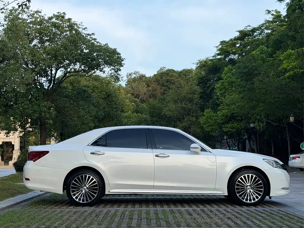 Crown 2.0 T Sport