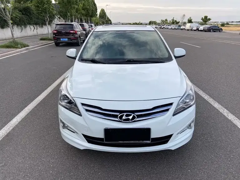 Hyundai Accent 1.4 L Auto Leading GLX