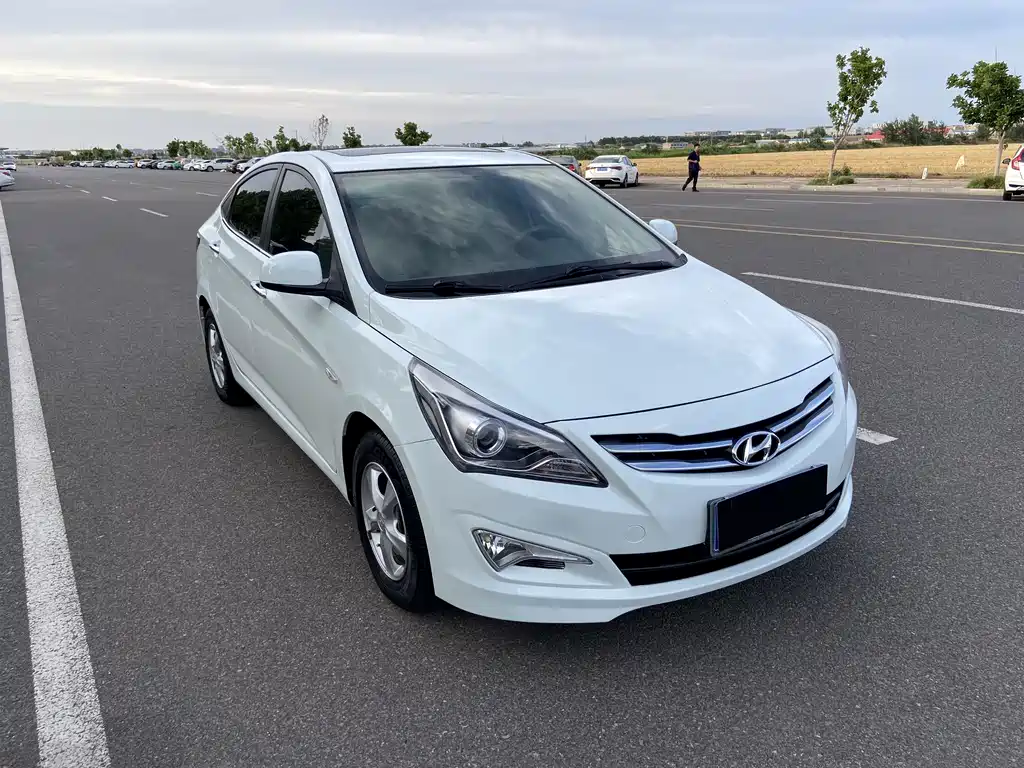 Accent 1.4 L Auto Leading GLX