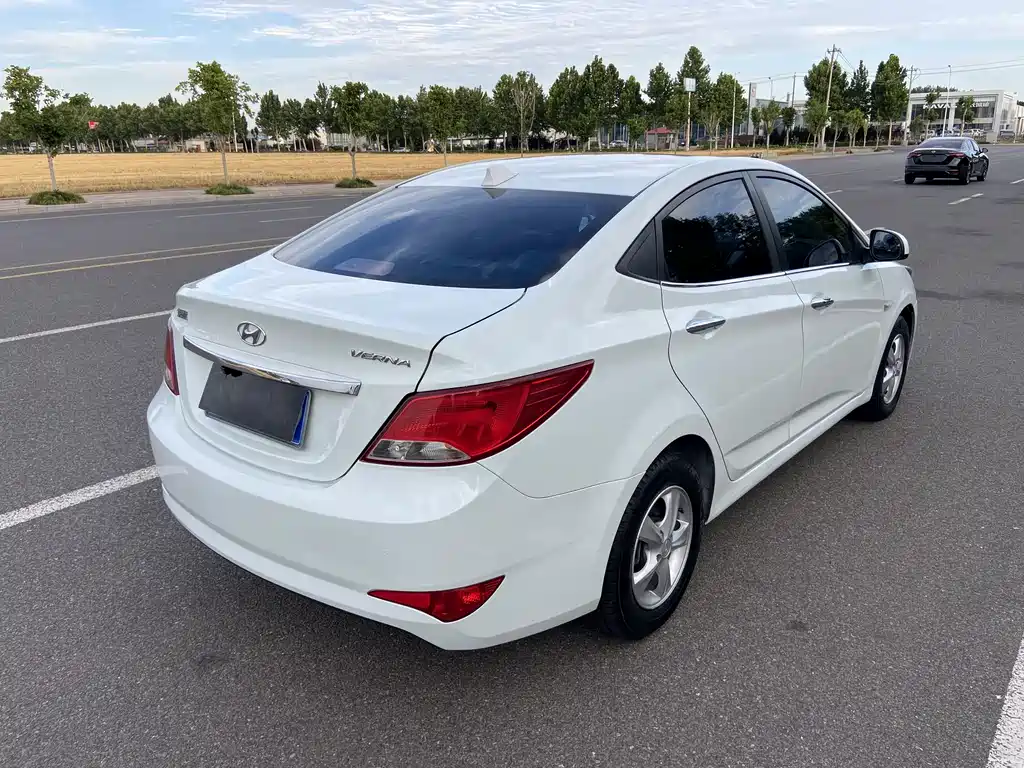 Accent 1.4 L Auto Leading GLX