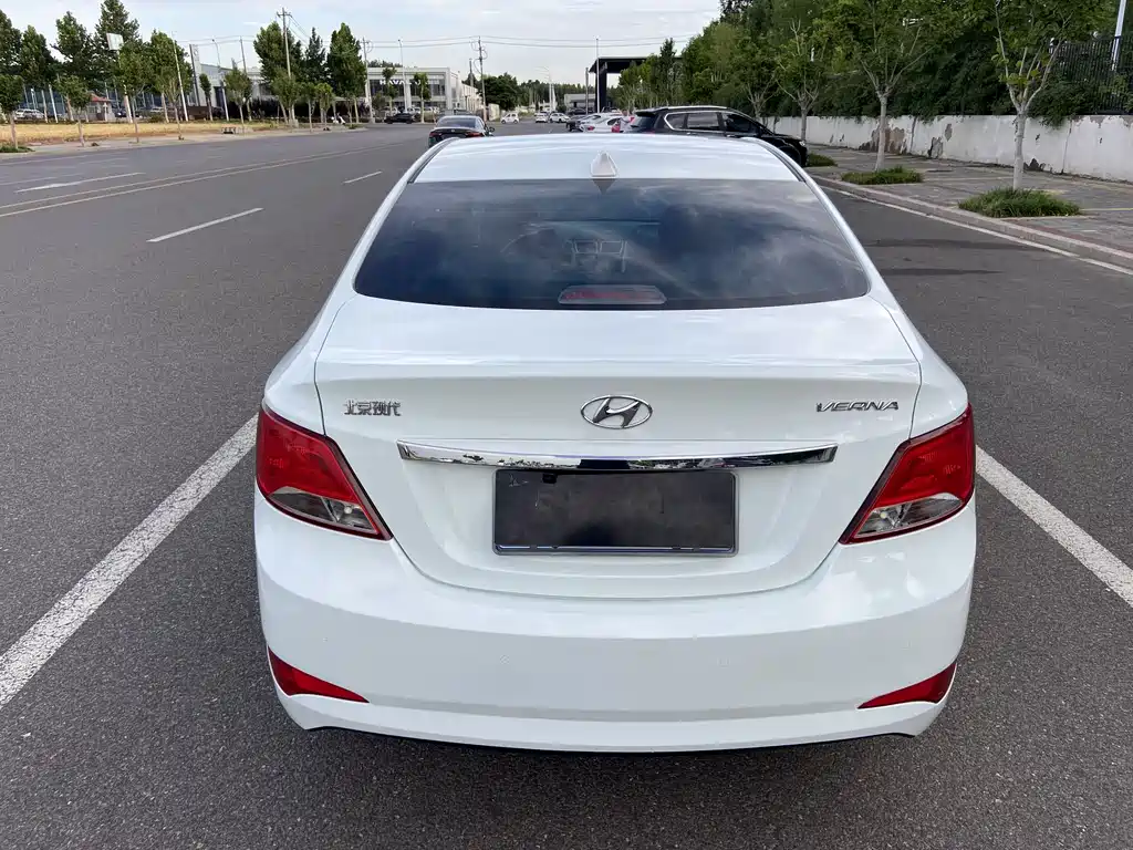 Accent 1.4 L Auto Leading GLX