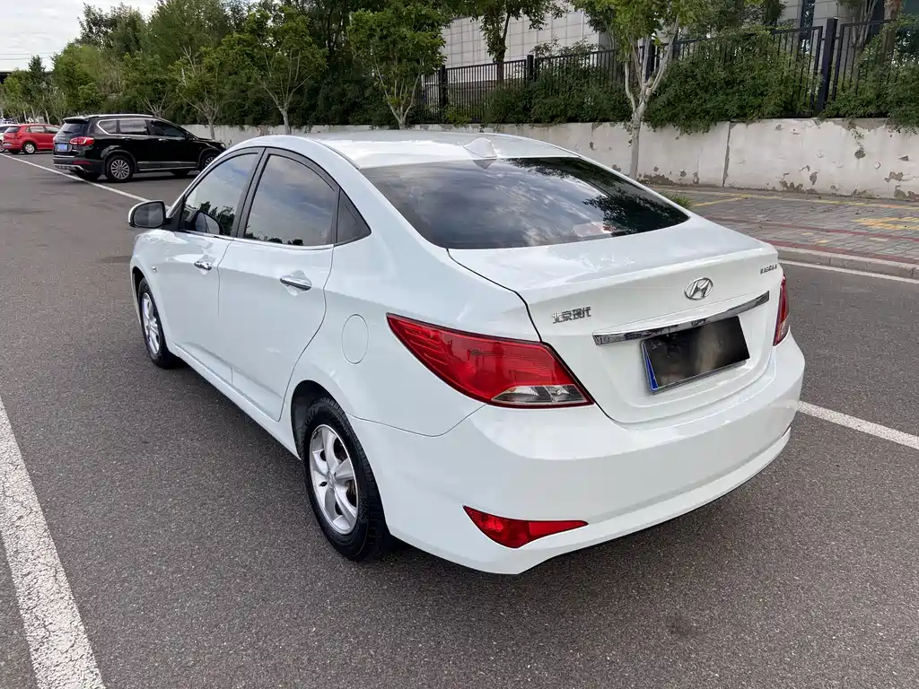 Accent 1.4 L Auto Leading GLX