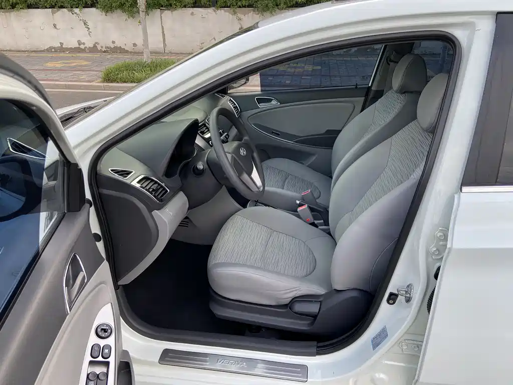 Accent 1.4 L Auto Leading GLX
