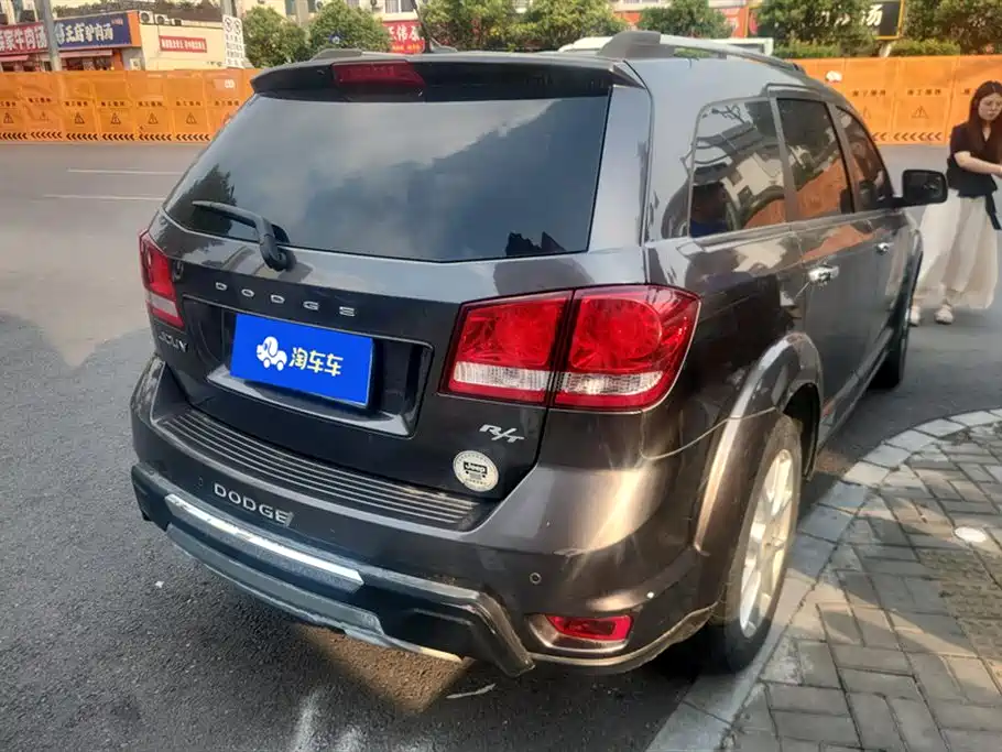 Journey 2.4 L 2 WD Wagon