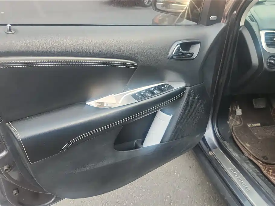 Journey 2.4 L 2 WD Wagon