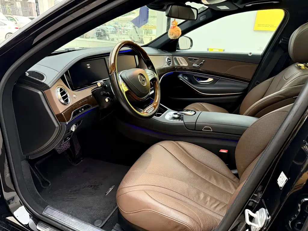 Maybach S-Class S 400 4 MATIC
