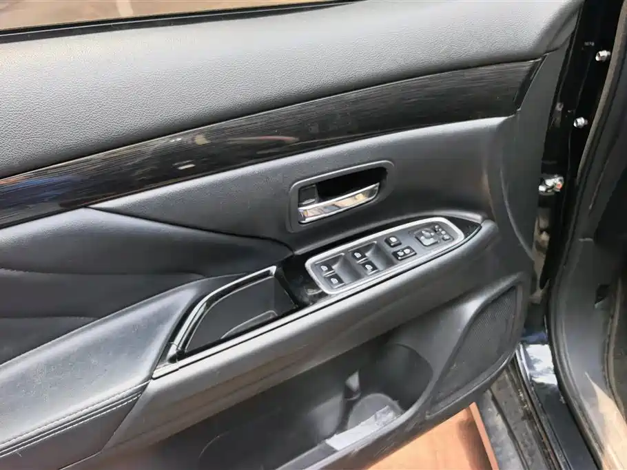 Outlander 欧蓝德 2019款 2.4 L 四驱致享版 5座 国V