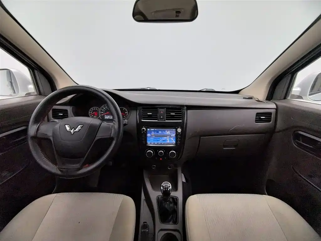 Wuling Rongguang V 1.5 L Standard