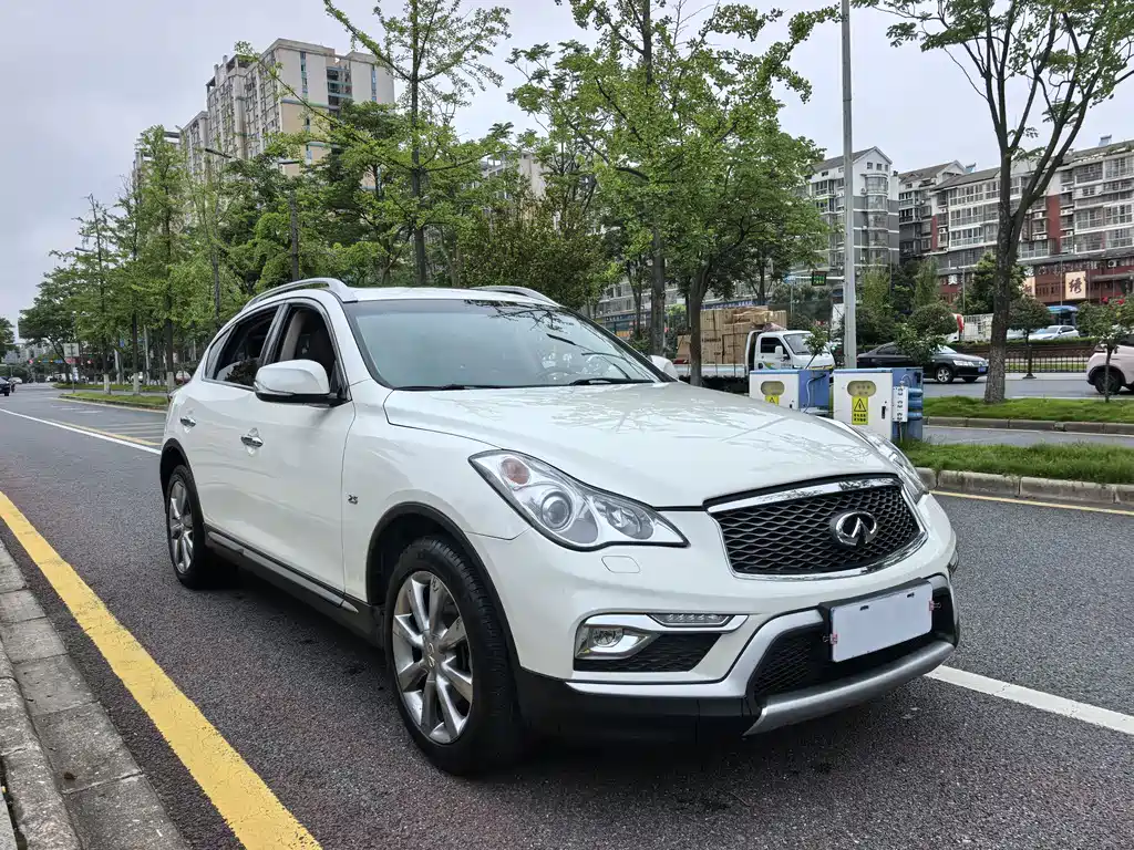 Infiniti QX50 2.5 L Joy