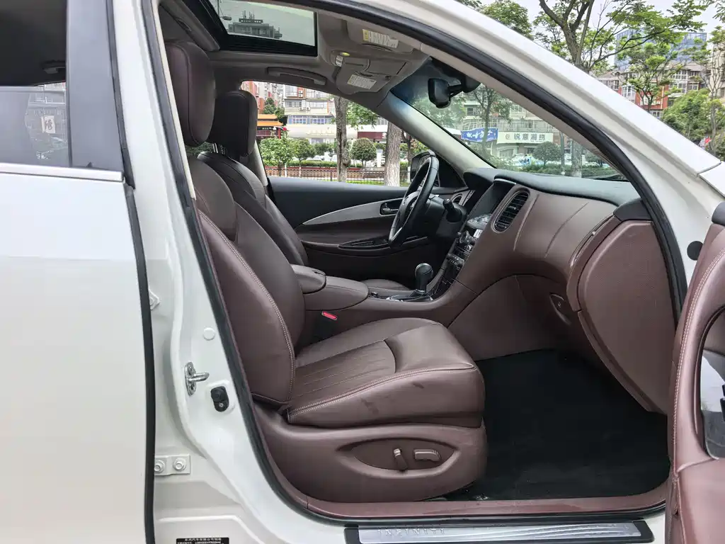 Infiniti QX50 2.5 L Joy