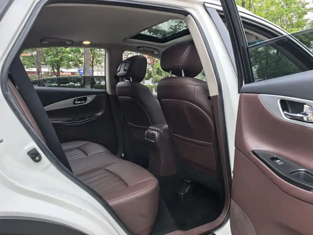Infiniti QX50 2.5 L Joy