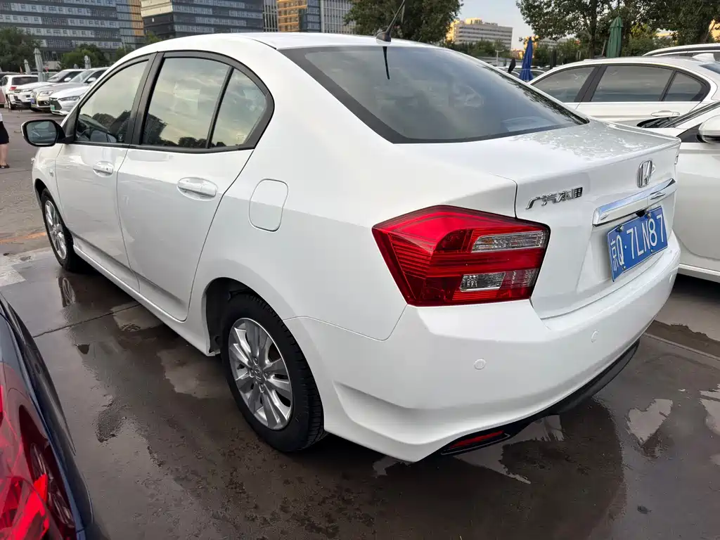 City Classic Style 1.5 L Auto Elite