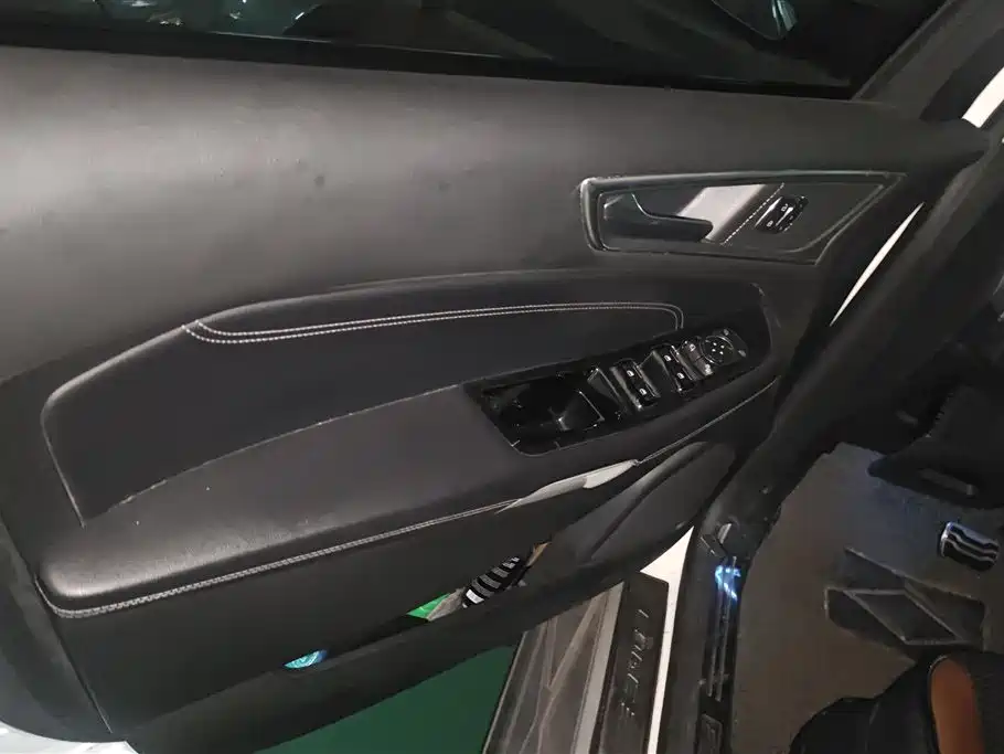 Edge EcoBoost 245 4 WD Supreme Sharp 7-seat