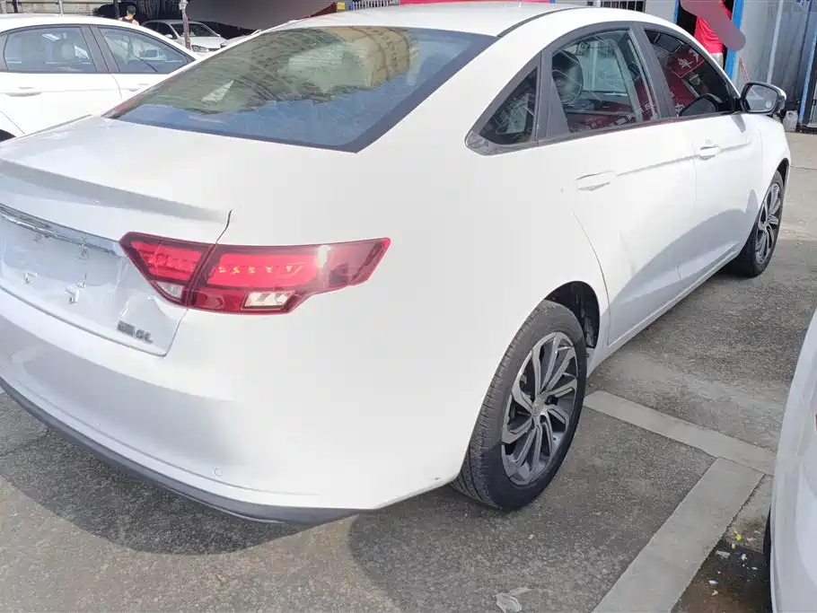 Emgrand GL 1.4 T CVT Luxury