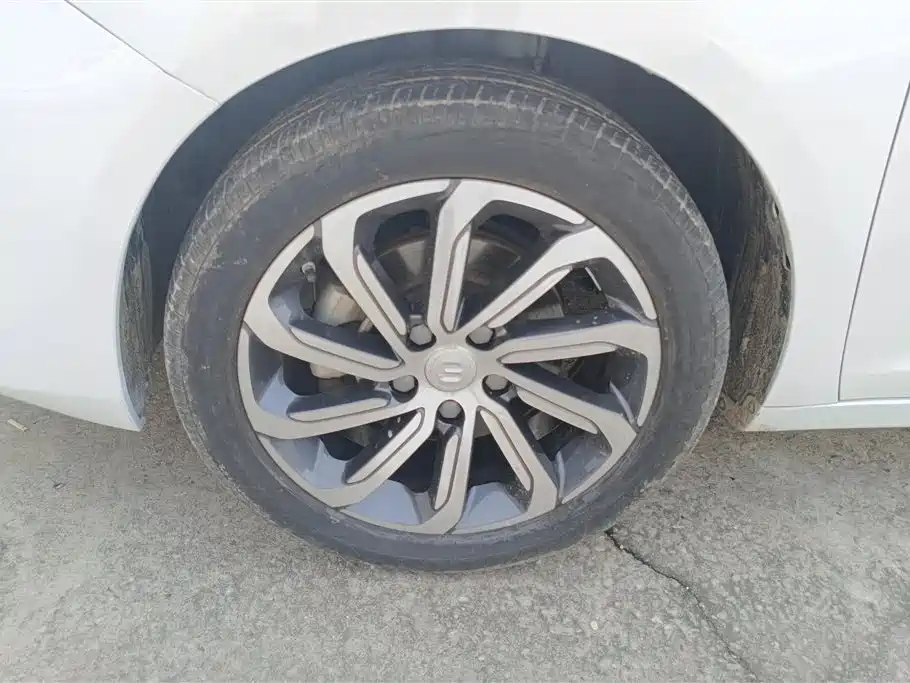 Emgrand GL 1.4 T CVT Luxury