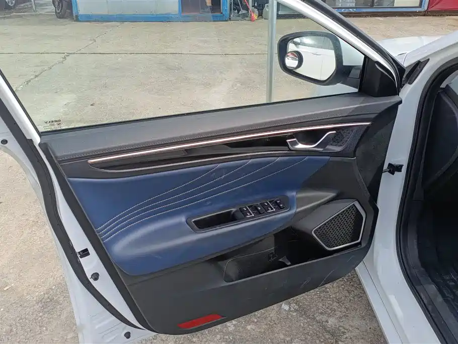 Emgrand GL 1.4 T CVT Luxury