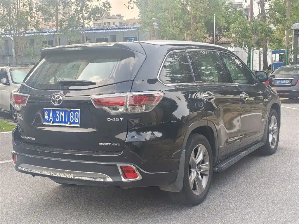 Highlander 2.0 T 4 WD Luxury 7-seat