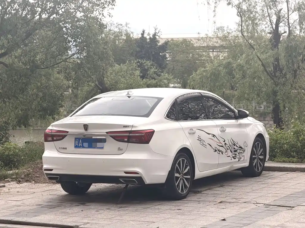 Roewe i6 Classic 20 T Auto Internet Smart Enjoyment