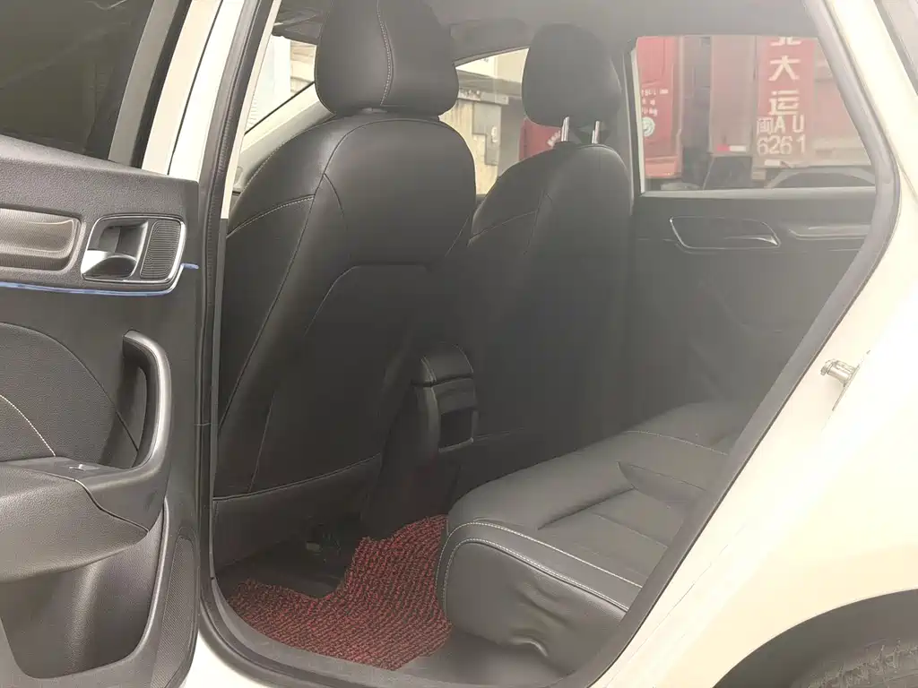 Roewe i6 Classic 20 T Auto Internet Smart Enjoyment