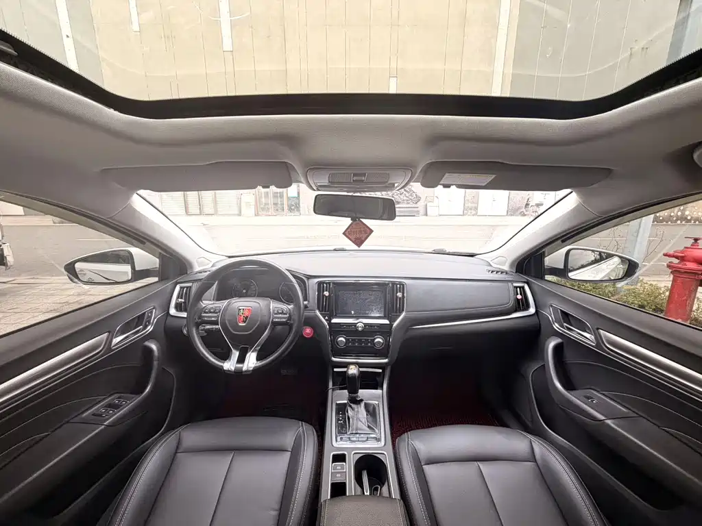 Roewe i6 Classic 20 T Auto Internet Smart Enjoyment