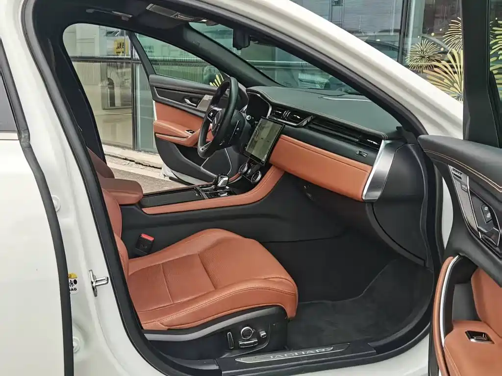 Jaguar XFL 2.0 T P300 4 WD Flagship Sport Gilt