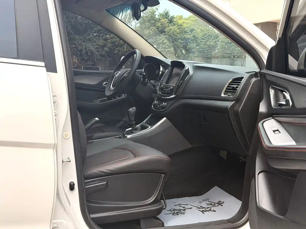 Baojun 560 1.8 L Manual Luxury