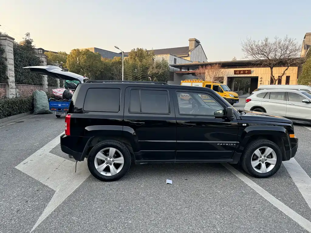 Patriot 2.4 L Sport
