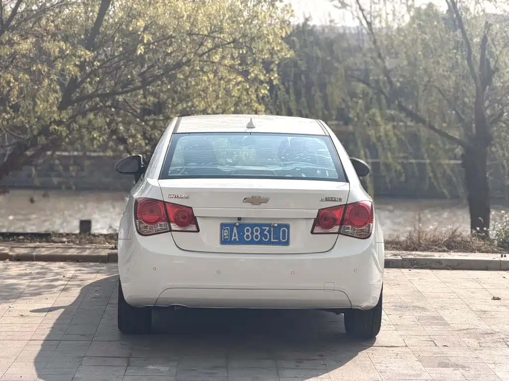 Cruze 1.8 L SE AT
